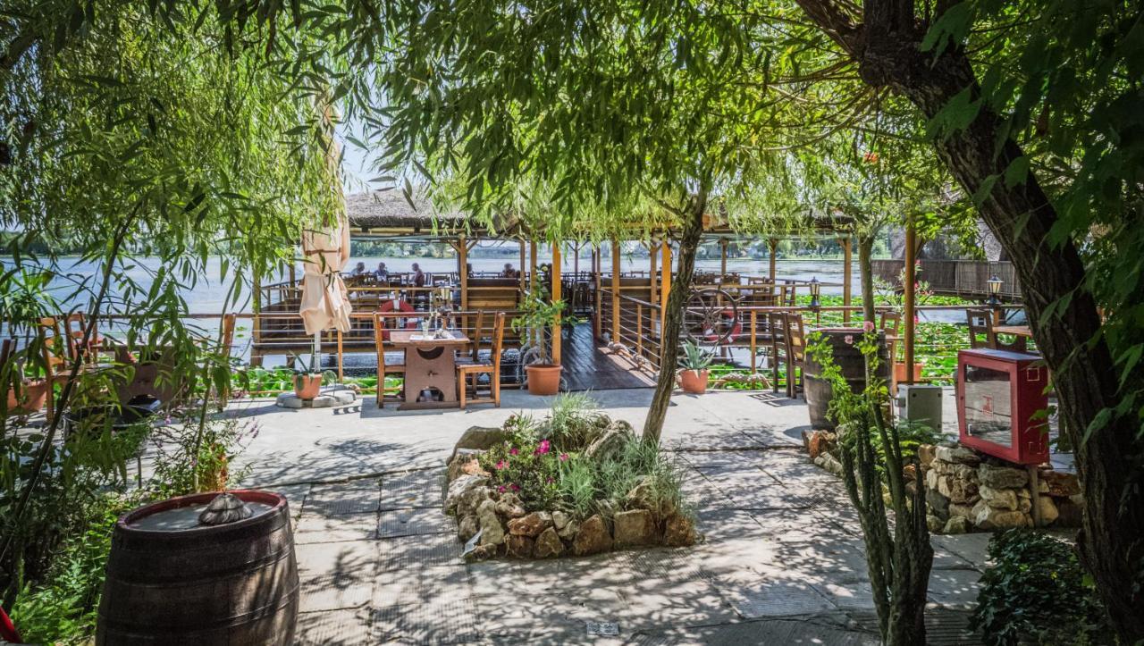 Hotel Insula Нептун Екстериор снимка