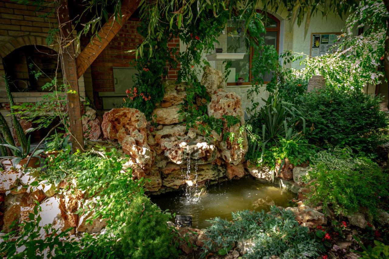 Hotel Insula Нептун Екстериор снимка