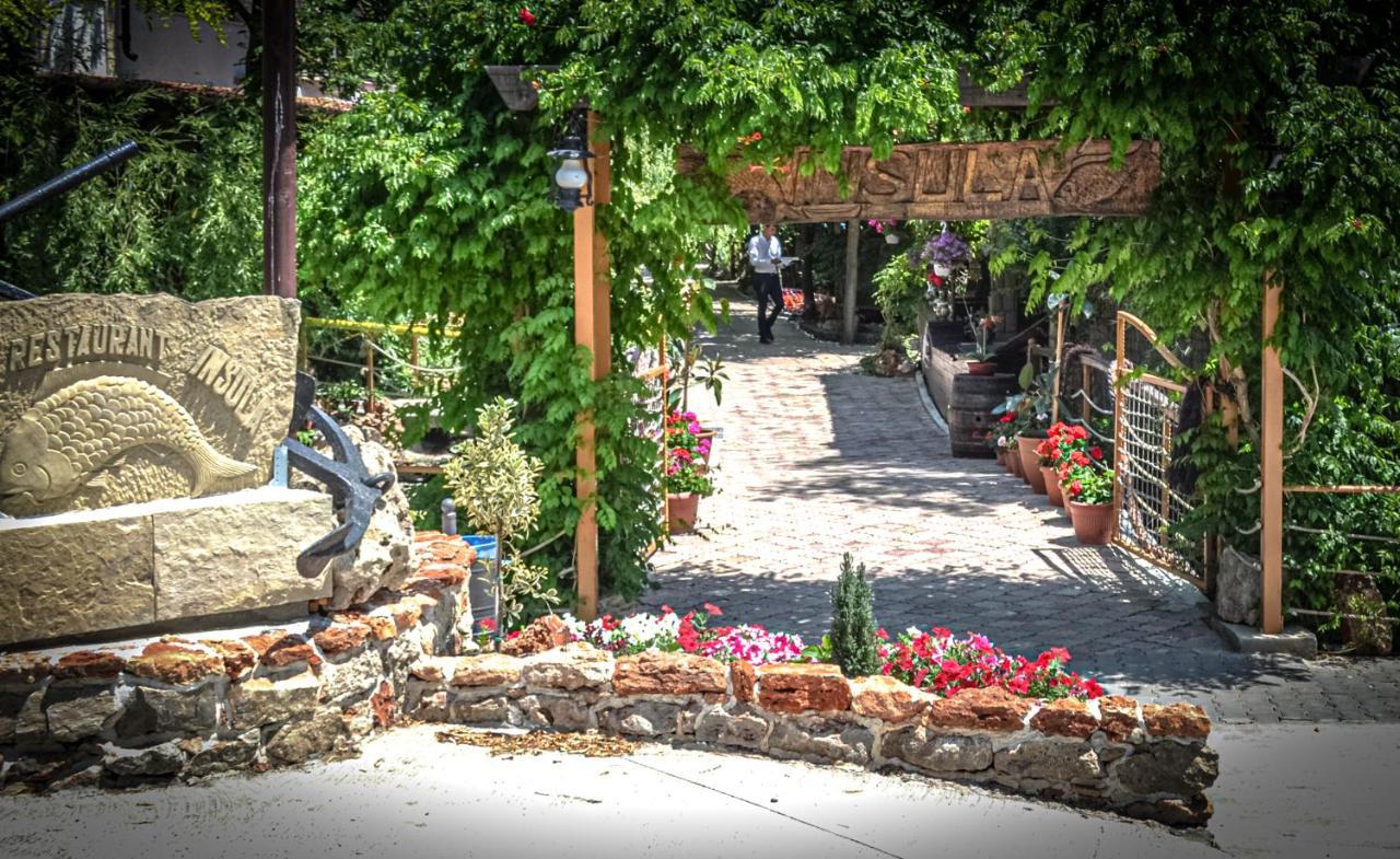 Hotel Insula Нептун Екстериор снимка