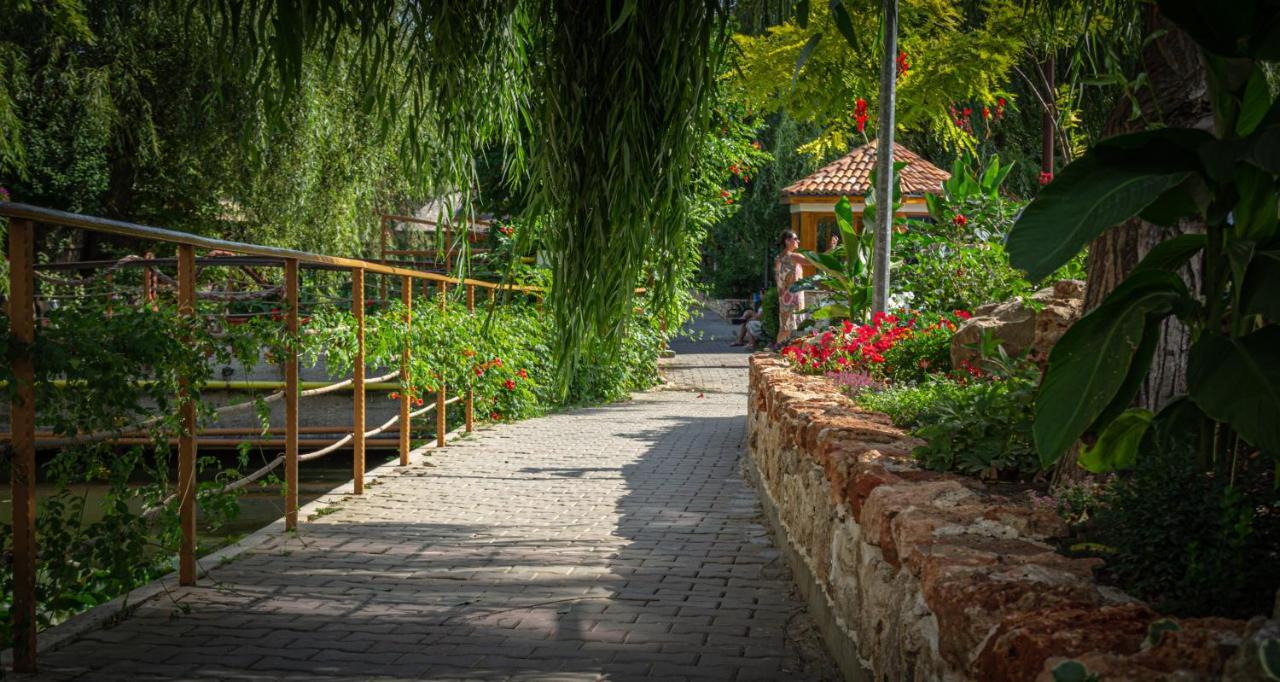 Hotel Insula Нептун Екстериор снимка