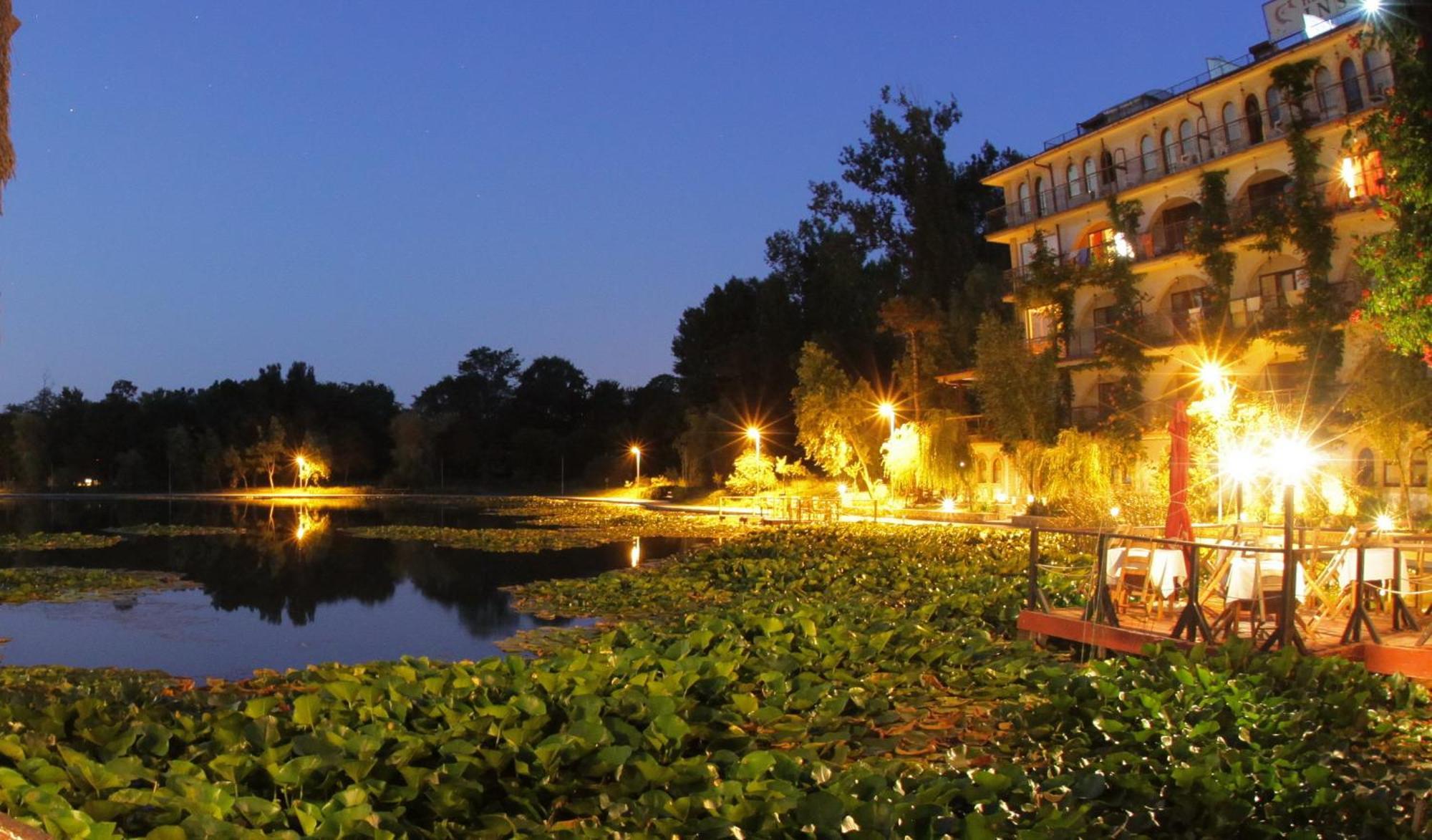 Hotel Insula Нептун Екстериор снимка