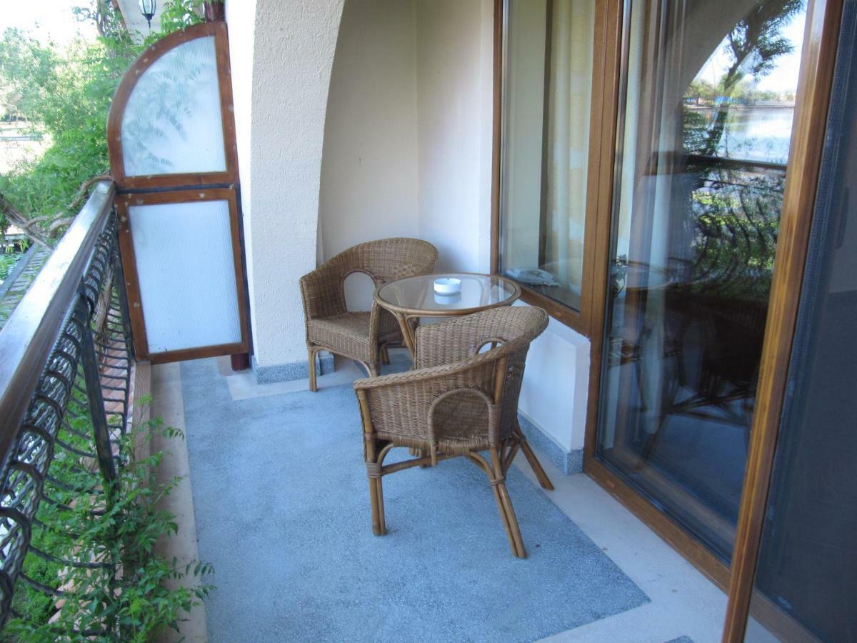 Hotel Insula Нептун Екстериор снимка