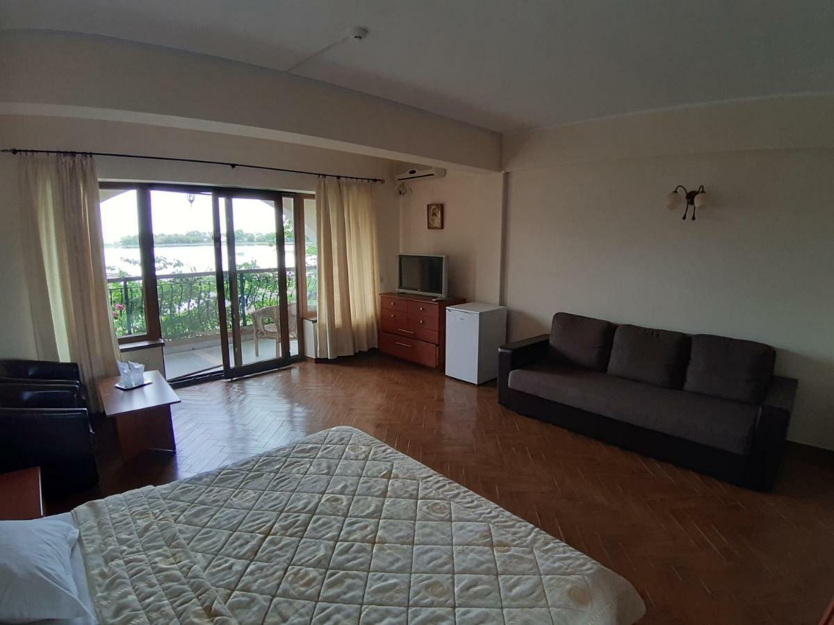 Hotel Insula Нептун Екстериор снимка