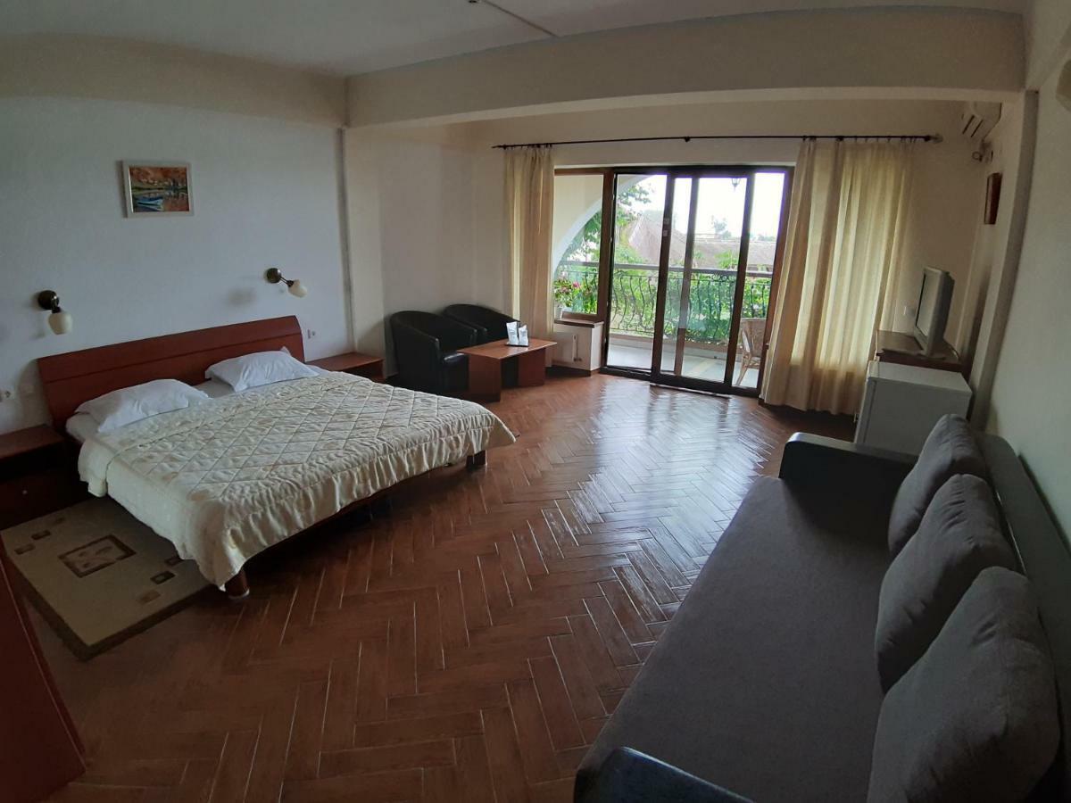Hotel Insula Нептун Екстериор снимка